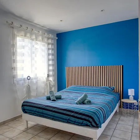 Superbe Villa, 4 Chambres, Parking, Garage Et Piscine Villa *