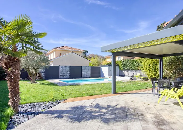 Superbe Villa, 4 Chambres, Parking, Garage Et Piscine Villa *