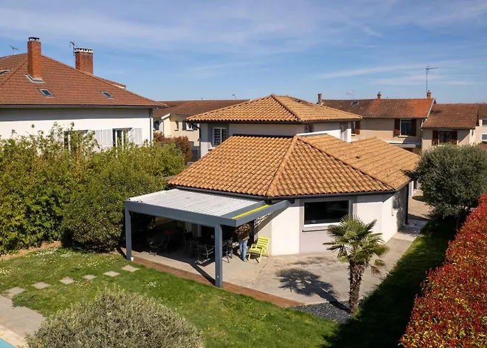 Superbe Villa, 4 Chambres, Parking, Garage Et Piscine Genas