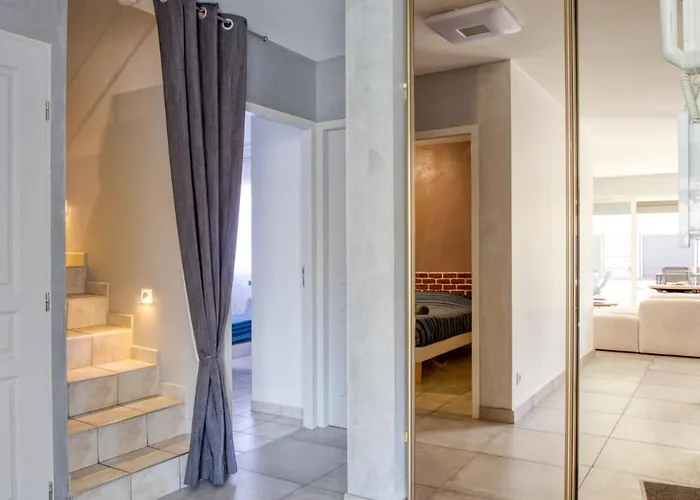 Villa Superbe Villa, 4 Chambres, Parking, Garage Et Piscine *