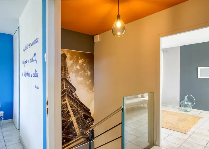 Superbe Villa, 4 Chambres, Parking, Garage Et Piscine Villa Genas