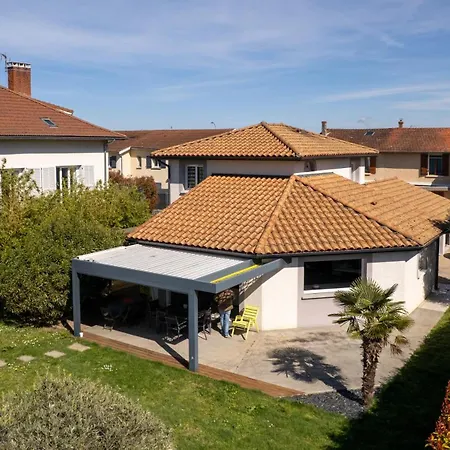 Superbe Villa, 4 Chambres, Parking, Garage Et Piscine Genas