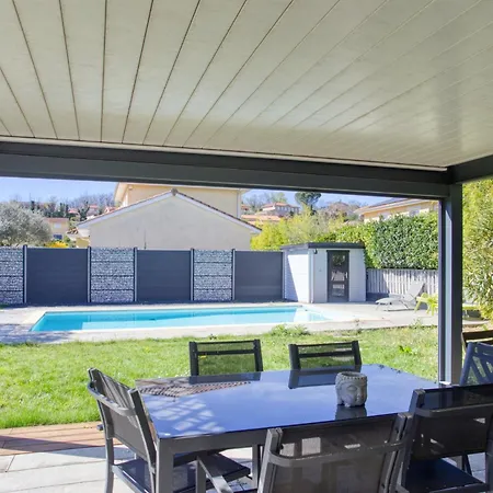 Superbe Villa, 4 Chambres, Parking, Garage Et Piscine *