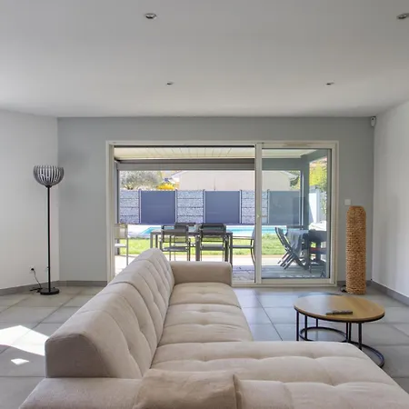 Superbe Villa, 4 Chambres, Parking, Garage Et Piscine Villa Genas