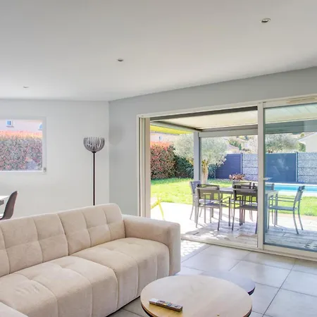 Superbe Villa, 4 Chambres, Parking, Garage Et Piscine Genas