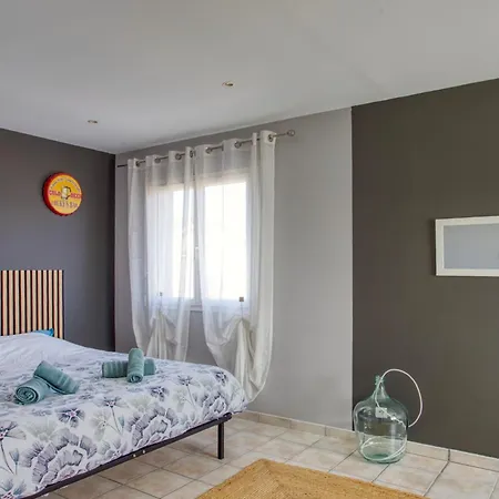 Superbe Villa, 4 Chambres, Parking, Garage Et Piscine
