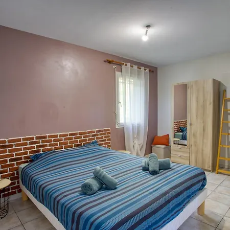 Villa Superbe Villa, 4 Chambres, Parking, Garage Et Piscine Genas