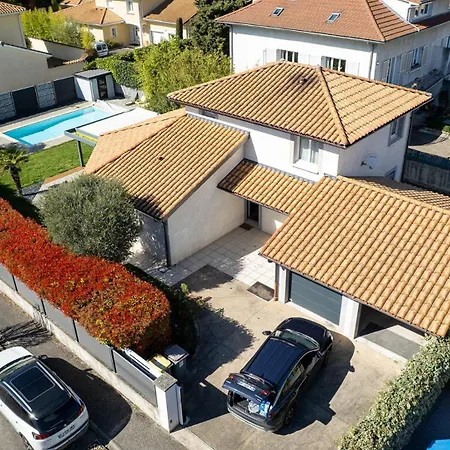 Superbe Villa, 4 Chambres, Parking, Garage Et Piscine Genas