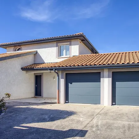 Superbe Villa, 4 Chambres, Parking, Garage Et Piscine Genas